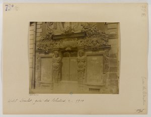 Kapı, sokak cephesi, Hôtel de Fieubet (Hôtel de la Valette, Massillon okulu), 2 quai des Célestins, 4. bölge, Paris by Eugène Atget