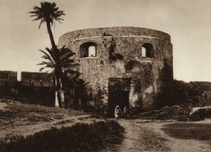 Arzila, Kasaba duvarındaki Geçit (s/b fotoğraf) by European Photographer