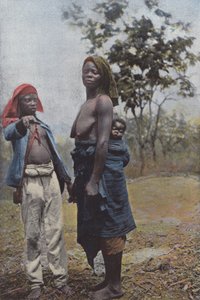 Çocuğunu Taşıyan Kadın by European Photographer