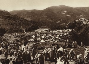 Moulay-Idris, Hacılar kampı (s/b fotoğraf) by European Photographer