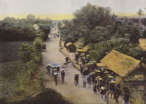 İçeride Bir Yol, Duran Bir Konvoy by European Photographer