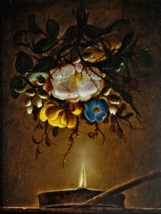 Bir mumun yanında asılı bir buket çiçek ile bir natürmort by Evert van Aelst