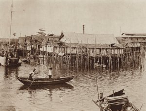 Balıkçı evleri su üzerinde kazıklar üzerine inşa edilmiş, Singapur (s/b fotoğraf) by Ewing Galloway