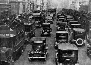 Bir kontrol kulesinden görüldüğü gibi 5. Cadde
