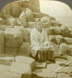 Dilek Sandalyesinde, Giants Causeway, Antrim, Kuzey İrlanda.