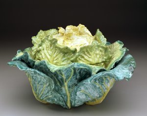 "Lahana" kasesi ve kapağı, c.1755 (kalay sırlı çanak çömlek) by Factory Sceaux