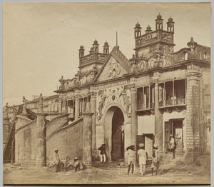 Kaiserbagh'a giden ağ geçidi by Felice A. Beato