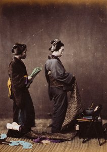 Japon Kadın Giydirme, c.1870-1880 by Felice Beato