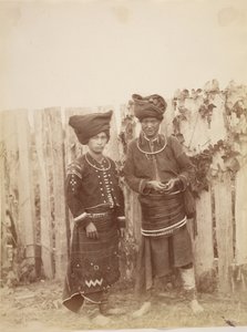 Kaçin Kadınlar by Felice Beato