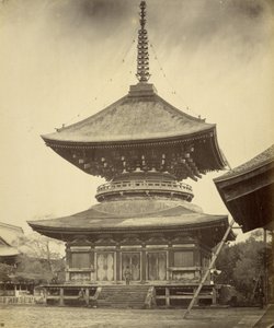 Tek katlı Pagoda, Hachiman Tapınağı, Kamakura by Felice Beato