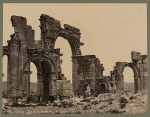 The Great Colonnade Girişi, Palmyra, 1875 dolayları (albüm baskısı) by Félix Bonfils