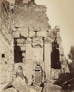 Heliopolis veya Baalbek arkeolojik bölgesinde Jüpiter Tapınağı veya Güneş Tapınağı