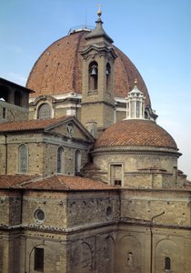 San Lorenzo kilisesinin dış görünümü, kısmen Filippo Brunelleschi (1377-1446) tarafından 15.-16. yüzyıl (Aziz Lawrence Kilisesi) Floransa, İtalya
