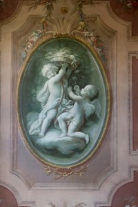Puttos ve çiçeklerle Trompe-l'oeil madalyon, grisaille, fresk, Saint Hubert şapeli, Av evi, Filippo Juvarra (1678-1736), Stupinigi, Piedmont, İtalya