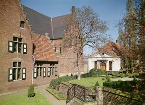 Başrahibe Evi, yemekhane ve yatakhanenin görünümü (ayrıca bkz. 208606, 375105, 375106 ve 375107) by Flemish School