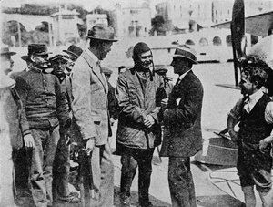 Schneider Trophy: Howard Pixton zaferinden sonra Jacques Schneider ile konuşuyor, 1914 1934