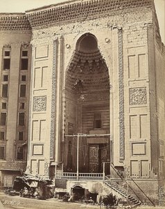 Kahire, Mısır'daki Sultan Hassan Camii'nin kapısı by Félix Bonfils