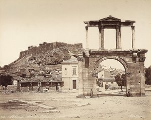 Atina Akropolü üzerindeki Hadrian Kemeri by Félix Bonfils