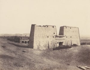 Edfu Apollonopolis Magna, Tapınağın Genel Görünümü, 1851-52, 1853-54 basılmış. by Félix Teynard