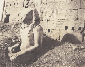 Karnak Thebes, Üçüncü Pilon - Colossus of Limestone Spath, D, 1851-52, 1853-54 basılmış. by Félix Teynard