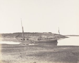 Louksor, Petit Bras du Nile - Voyageurs Barque, 1851-52, 1853-54 basılmış. by Félix Teynard