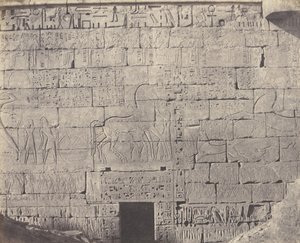 Medinet-Abou Thebes, Constructions Posteriores - Fragment de Sculpt..., 1851-52, 1853-54 basılmış. by Félix Teynard