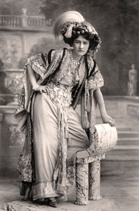 Elizabeth Firth, oyuncu, 1908.