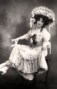 Fanny Dango 1878-1972, şarkıcı ve dansçı, 20. yüzyılın başlarında.