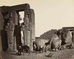 Thebes, Ramesseum'da Düşmüş Heykel by Francis Frith