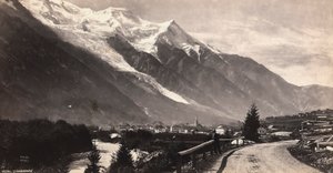 Fransa'da Chamonix-Mont Blanc'ın panoramik manzarası by Francis Frith