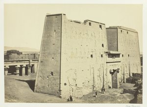 Edfou'daki Büyük Pilon, Yukarı Mısır, 1857. by Francis Frith