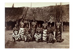 King George's Wives, Opobo, Calabar yakınlarında, Nijerya, 1870 dolayları (albüm baskısı) by Francis W. Joaque