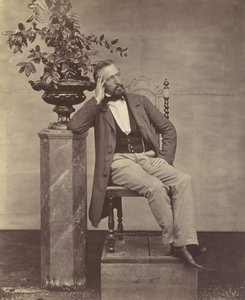 [Mathias Höusermann, dirseği kaide üzerinde elinde bir çiçek vazosu ile oturuyor], 1850