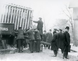 Yeni gelen Hint Gergedanının boşaltılması, Londra Hayvanat Bahçesi by Frederick William Bond