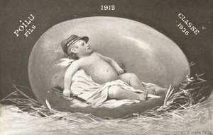1915, yumurta içinde silahlı bebek askeri gösteren Paskalya kartı by French Photographer
