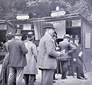 At yarışından önce bahis yapmak (19. yüzyıl). by French Photographer