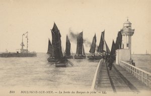 Boulogne-sur-Mer, Balıkçı Teknelerinden Ayrılırken (s/b fotoğraf) by French Photographer