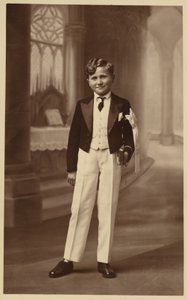 İlk cemaate katılan çocuk by French Photographer