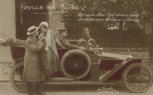 Bir motorlu araba ile çift (renkli fotoğraf) by French Photographer