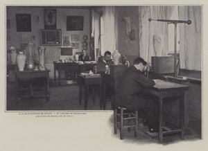Fransa Sevres porselen fabrikasında dekorasyon atölyesi (s/b fotoğraf) by French Photographer