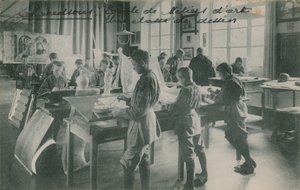 Fransa'da bir sanat okulunda çizim dersi. 1913 yılında gönderilen kartpostal. by French Photographer