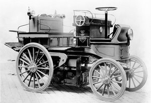 Paris İtfaiyesi için elektrikli otomobil, 1899 by French Photographer