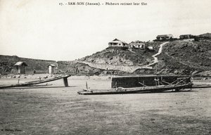 Balıkçılar, Sam Son (Sam-Son), Annam sahillerinin yakınında ağlarını çekiyorlar. Vietnam, Çinhindi'nden kartpostal. 1912-1914 ile ilgili fotoğraf. by French Photographer
