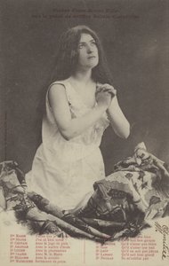 Dua eden kız (s/b fotoğraf) by French Photographer