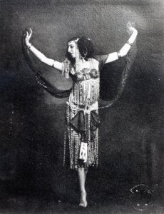 Salome rolünde Ida Rubinstein (bw fotoğraf) by French Photographer
