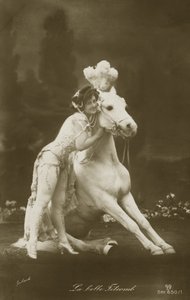 La Belle Titcomb (b/w fotoğraf) by French Photographer