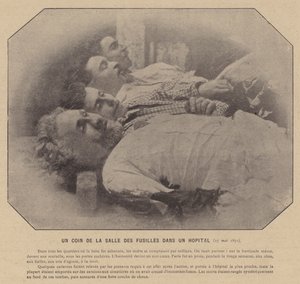 Paris Komünü, Bir Hastanede Silah Odasının Bir Köşesi, 27 Mayıs 1871 (s/b fotoğraf) by French Photographer