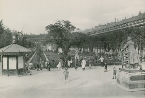 Jardin du Palais-Royal, Palais-Royal Bahçesi (fotogravür) by French Photographer