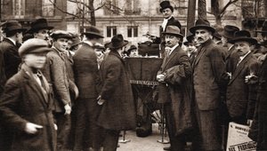 Les petits metiers de Paris: le camelot du boulevard. by French Photographer