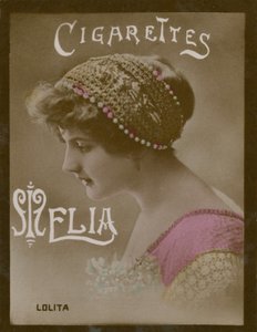 Lolita, kaputlu kız by French Photographer